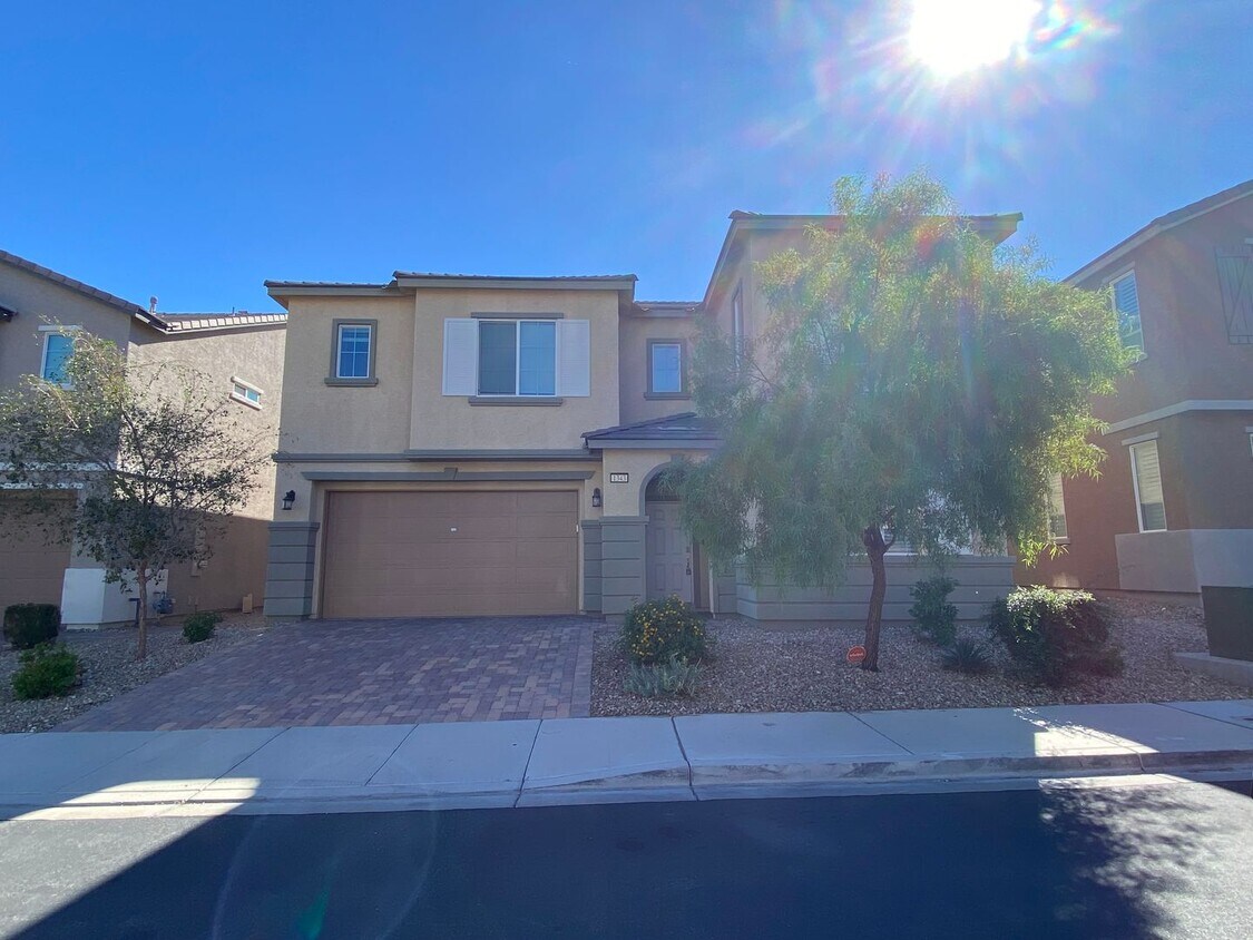 Foto principal - Beautiful 4 bed/3 home located in Henderson.