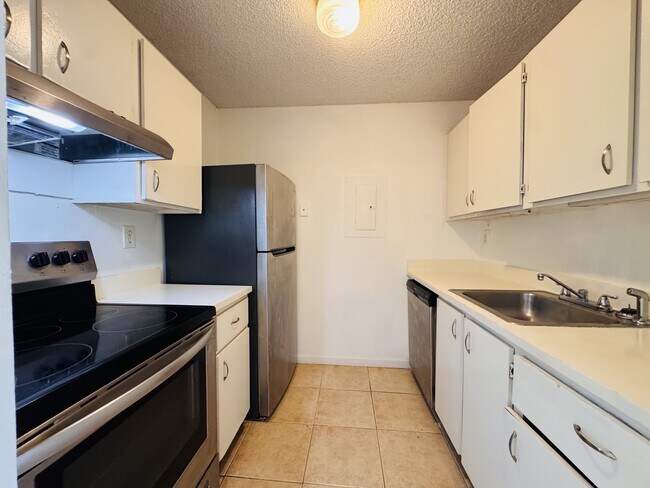 Foto del edificio - 1068 Benoist Farms Rd