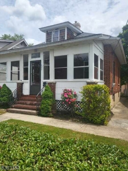 Building Photo - 522 Vosseller Ave