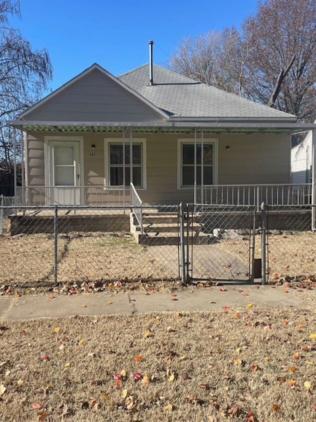 225 N Santa Fe Ave, Bartlesville, OK 74003 House Rental in