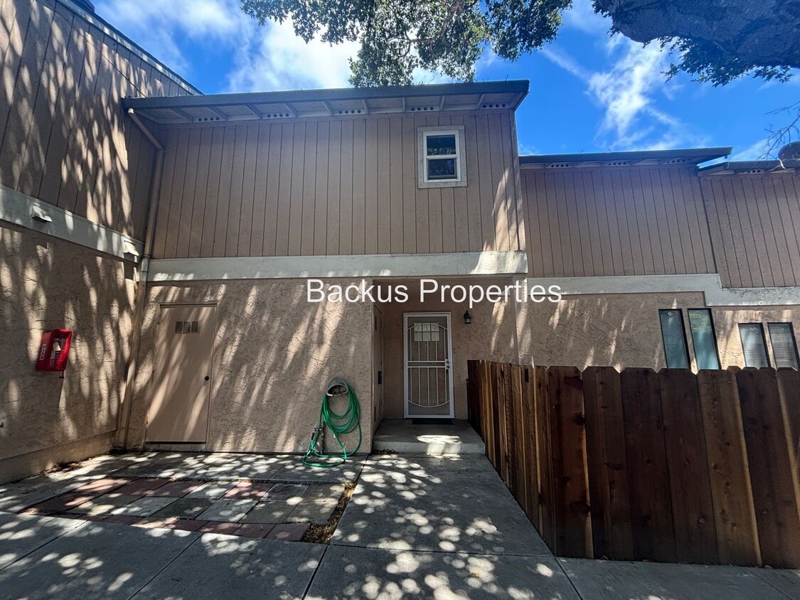 Primary Photo - Updated three-bedroom unit in North Salinas
