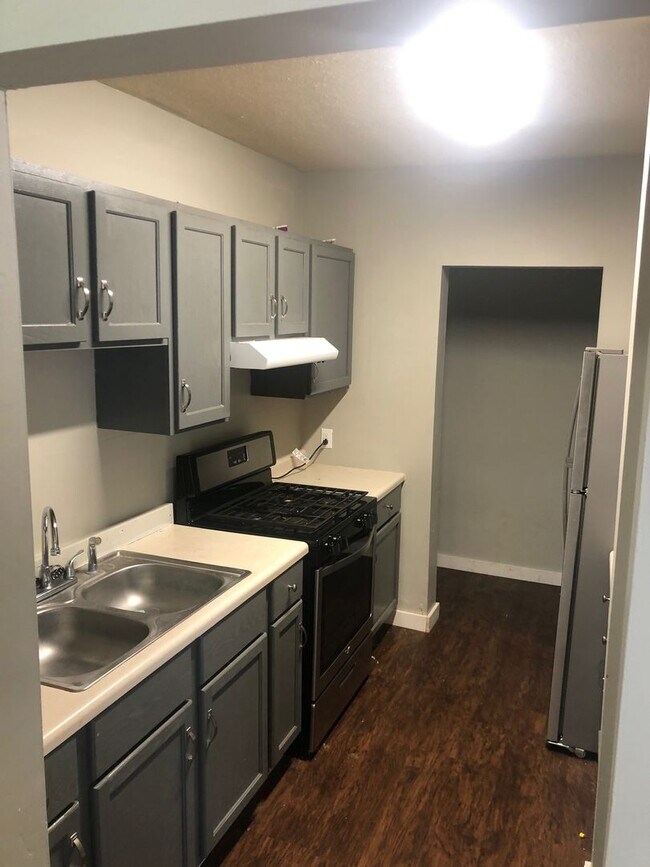 Foto del edificio - 360 E Walnut St