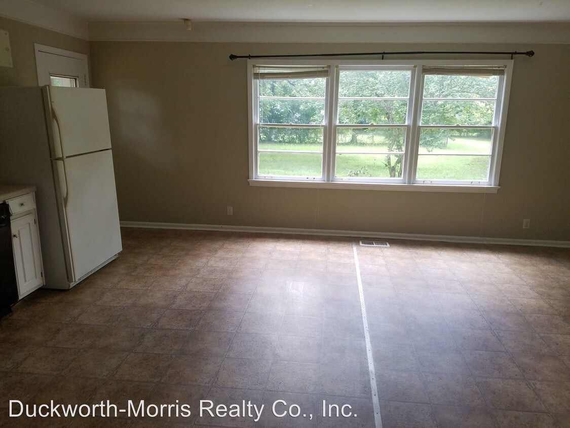 Building Photo - 2 br, 1.5 bath House - 3225 Loop Rd