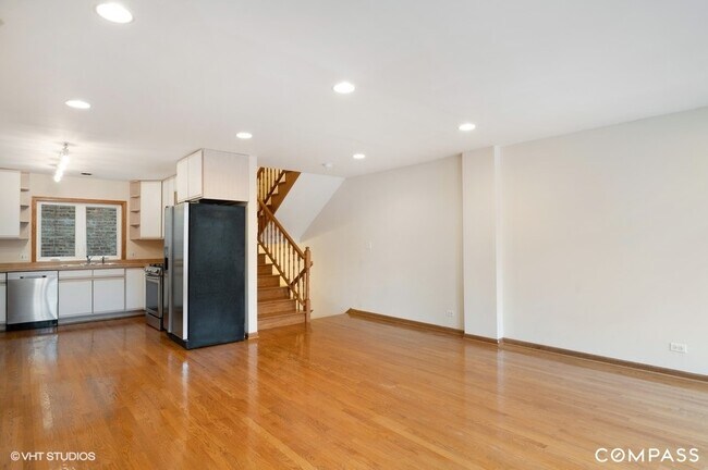 Building Photo - 2802 N Wolcott Ave