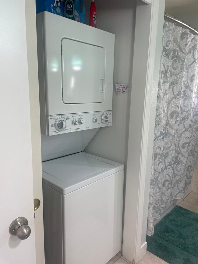 Building Photo - 257 SW Ebb Ave