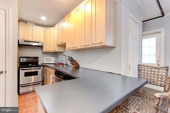 Foto del edificio - 811 S Broadway