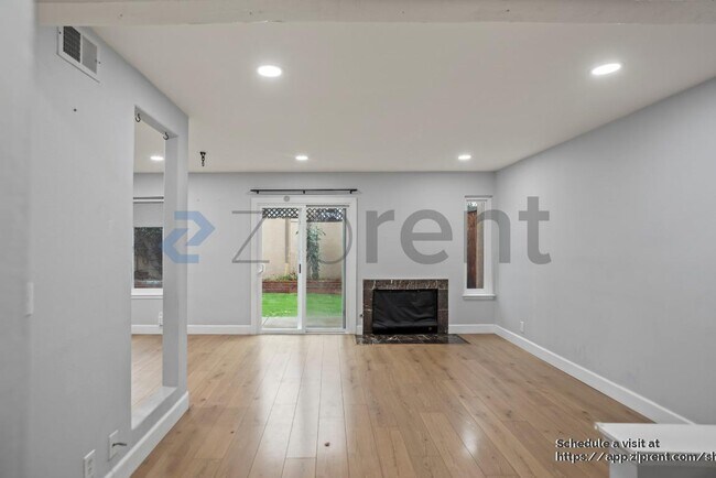 Foto del edificio - 567 Blue Jay Dr