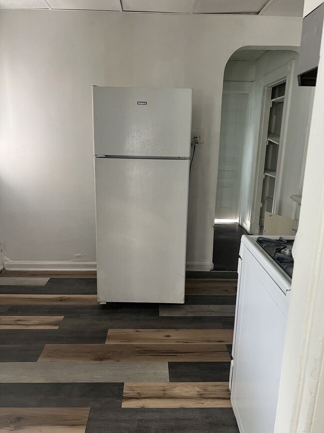 Building Photo - First-Floor Apartment Accepting Housing Vouchers - MOVE IN SPECIAL