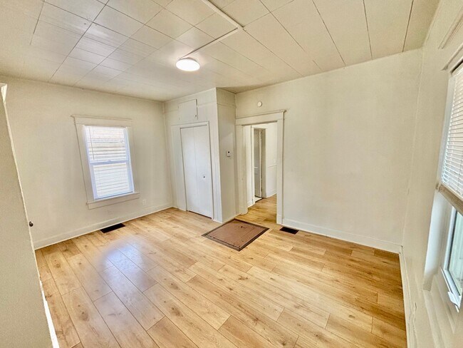 Foto del edificio - Churchill Downs Area - 1 bedroom shotgun house, pets okay!