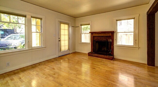 Foto del edificio - 325 Middlefield Rd