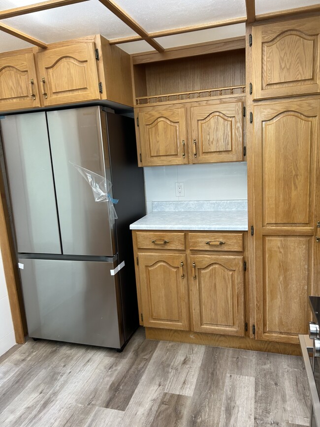 Photo du bâtiment - 11827-11847 47 St NW