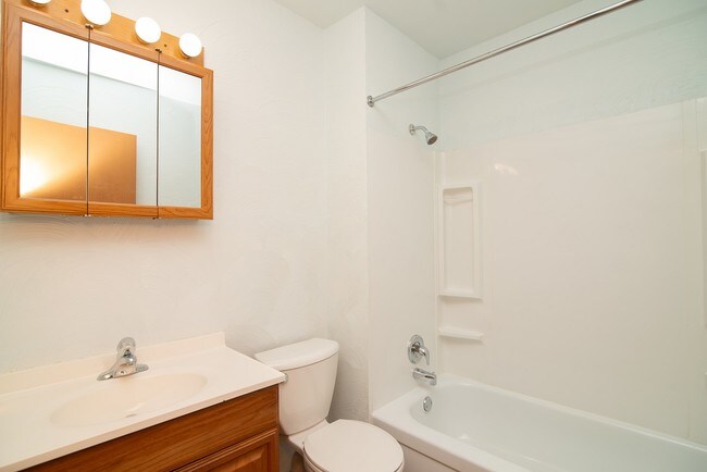 Building Photo - 218 W Atchison St