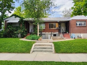 Building Photo - 951 Logan Ave S