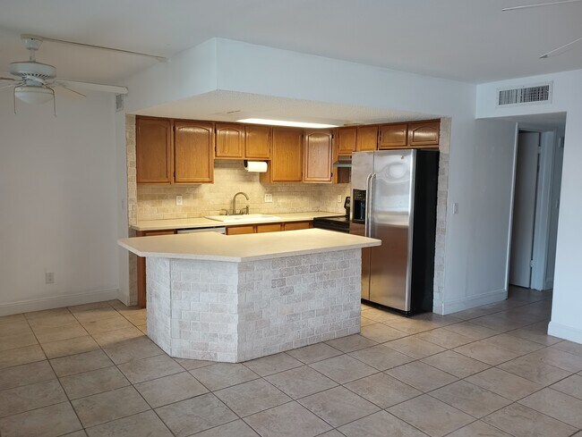 Foto del edificio - 1235 S Highland Ave