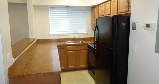 Building Photo - 5000 Call Pl SE