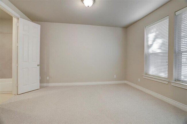 Building Photo - 9133 Creekstone Lake Dr