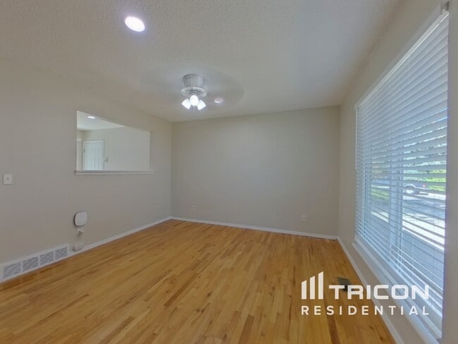 Building Photo - 10025 Alcott St