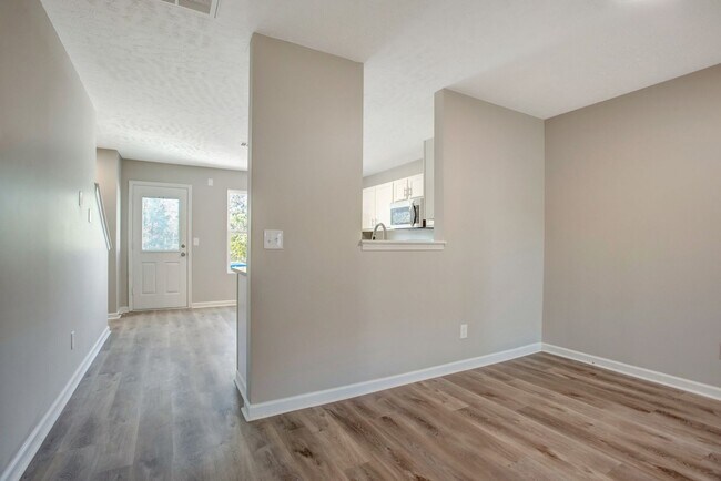 Foto del edificio - 5860 Monroe Crossing