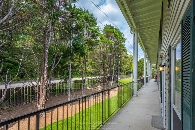 Foto del edificio - 900 Mountain Creek Rd