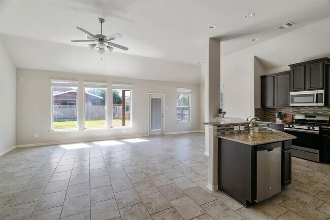 Foto del edificio - 18543 Gardens End Ln