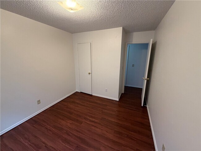 Foto del edificio - 2285 E Kantz Ln S