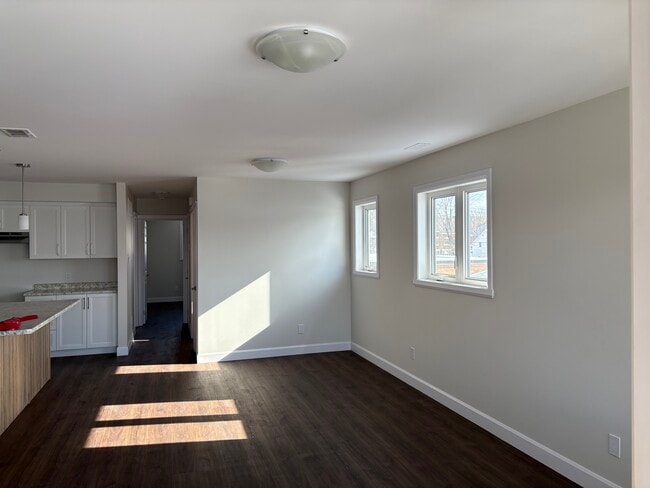 Building Photo - 300 Kooiman Av