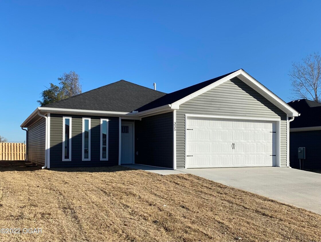 Primary Photo - 325 Eagle Edge Dr