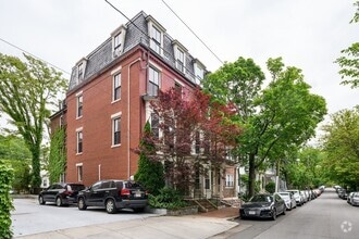 Building Photo - 46 Bigelow St