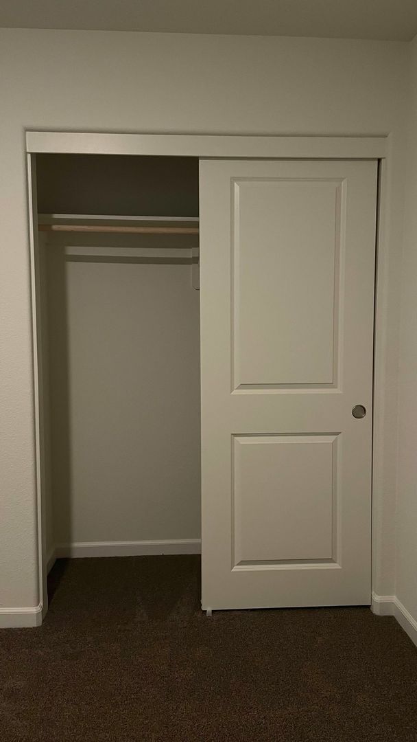 Foto del edificio - 4 year old 5 bedroom 2.5 bath home