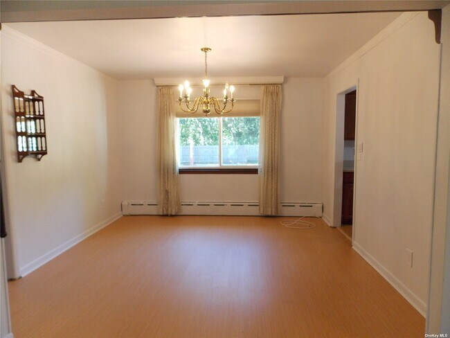 Building Photo - 806 Belmore Ave