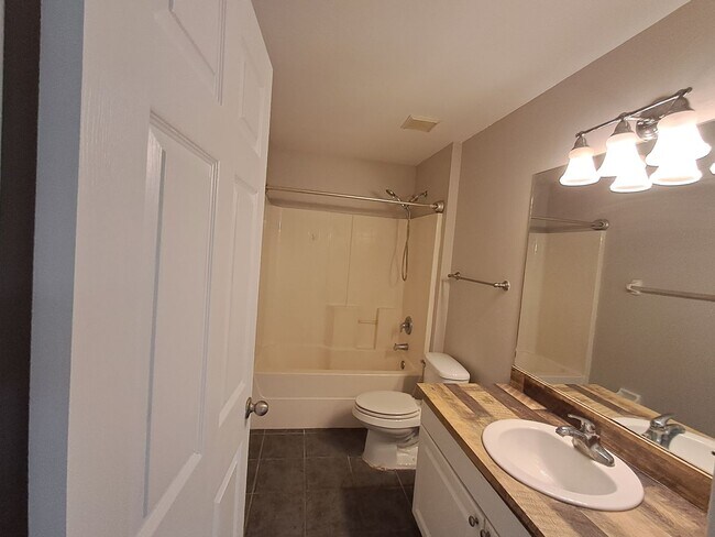 Building Photo - 3/2 Duplex in Lehigh