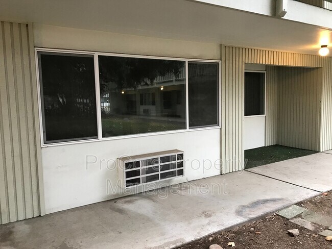 Building Photo - 401 S Holly St