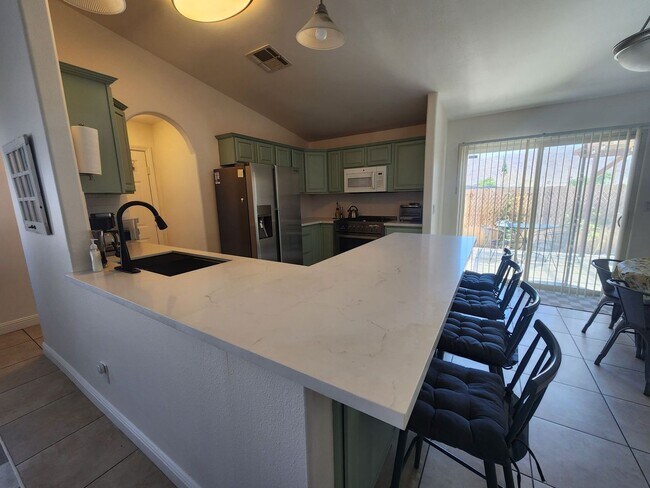 Building Photo - Fully Furnished 3 Bedroom Home w/ Covered ...