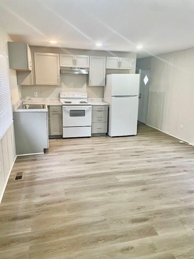 Building Photo - Adorable  3 bedroom 2 bath Mobile Home located it Dallas