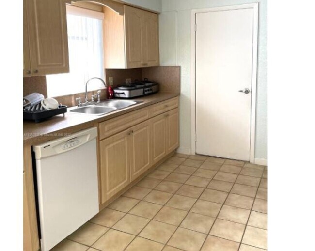 Building Photo - 3144 SW 21st St MIAMI, FL 33145-2314