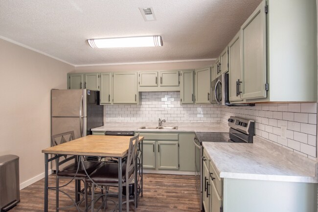 Building Photo - 545 S Main St