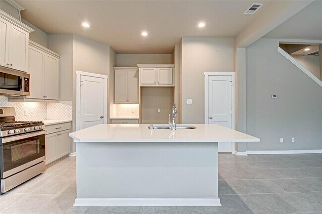 Building Photo - 332 N Spotted Fern Dr