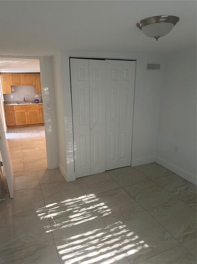 Foto del edificio - 2250 NW 103rd St