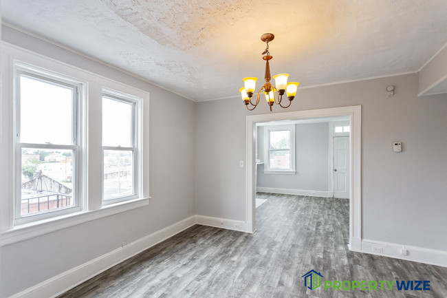 Foto del edificio - 4806 Liberty Heights Ave