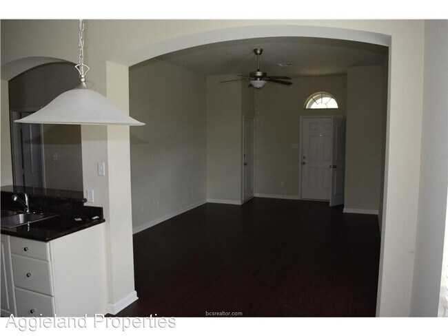 Foto del edificio - 3 br, 2 bath House - 15429 Baker Meadow Loop