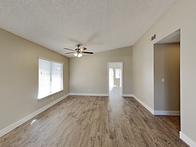 Foto del edificio - 6357 Greyhawk Ave