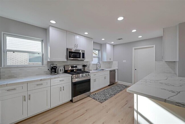 Foto del edificio - 5522 Caversham Dr