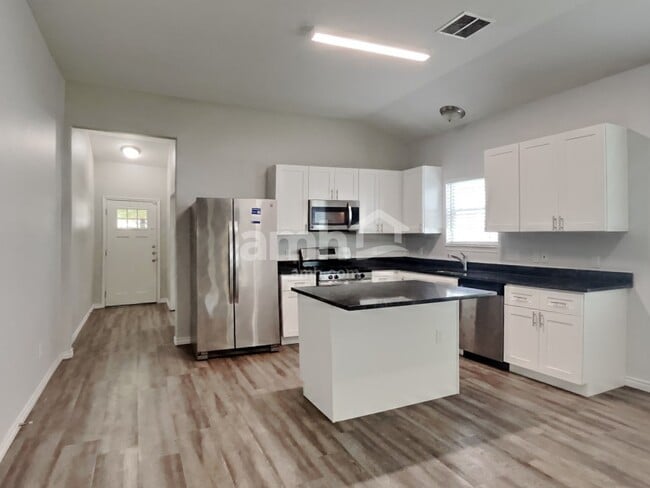 Building Photo - 6733 River Ridge Ln