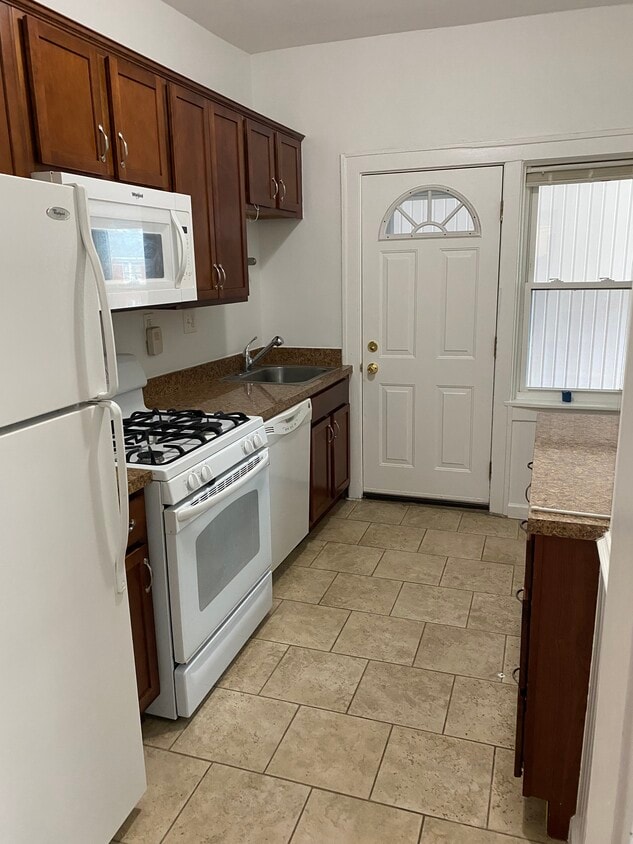 Foto principal - 1026 Lakepointe St