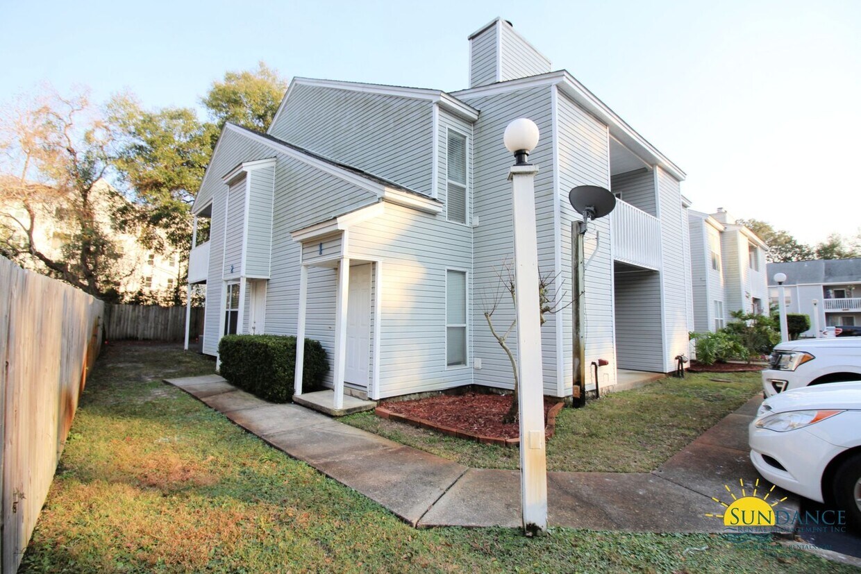 Primary Photo - Great 2 Bedroom Unit in Fort Walton
