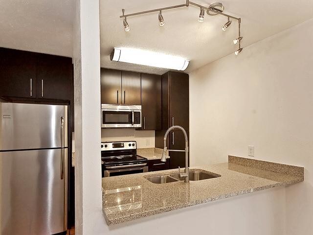 Foto principal - 5909 Birchbrook Dr