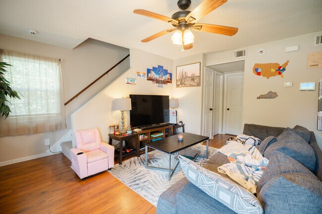 Building Photo - 801 Wildwood Dr