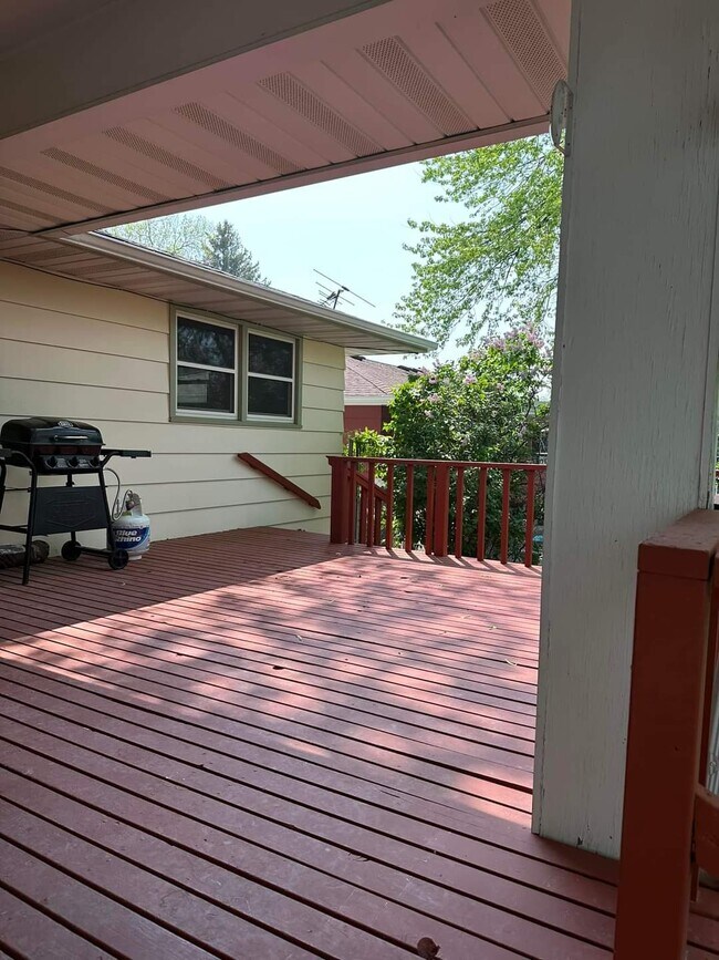 Backyard Deck - 2212 Brentwood Ln