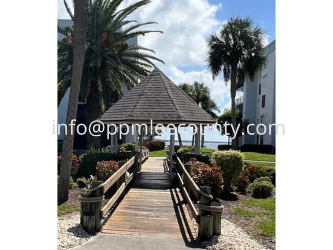 Building Photo - Fabulous Furnished One-Bedroom, Two-Bath Lakefront Condo!