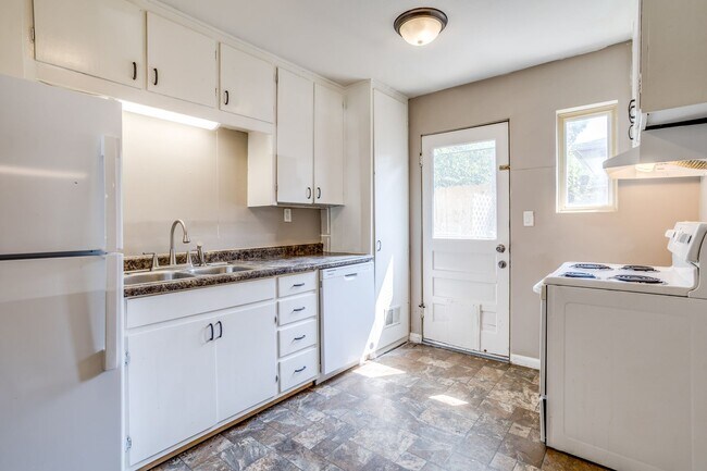 Foto del edificio - Cozy 2 bedroom 1 bathroom duplex in Southe...